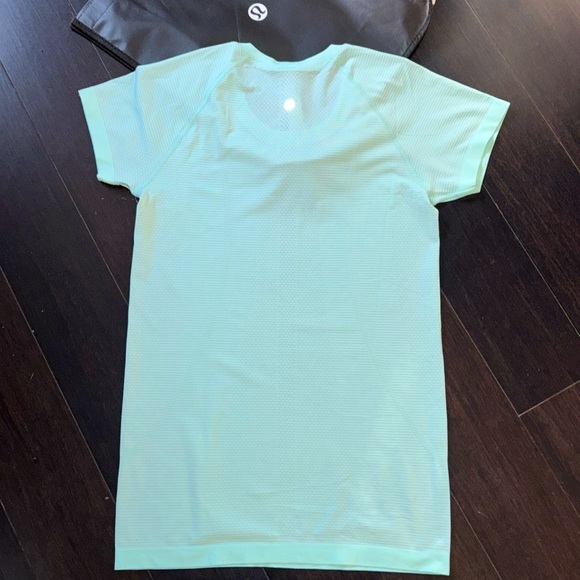 LULULEMON SWIFTLY TECH SHORT SLEEVE 2.0 in IDEAL MINT SZ 8 NWT - Picture 3 of 7